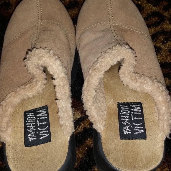 Fashion Victim Soft Leather Clogs- NWOT-Size 6 - Picture 3 of 4